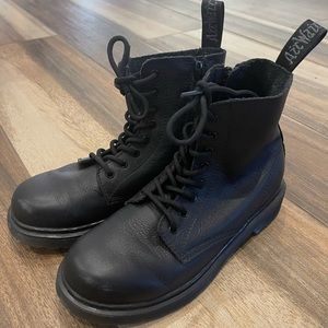 Dr. Martens 1460 8-eye Leather Boot